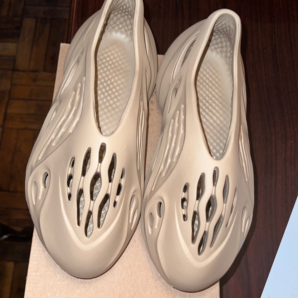 YEEZY FOAM RUNNER “MIST”